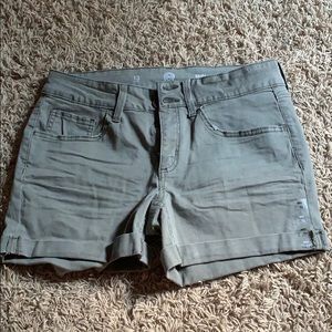 So midi olive green shorts
